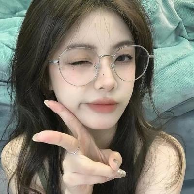 别人末日我靠超市被批老婆奴